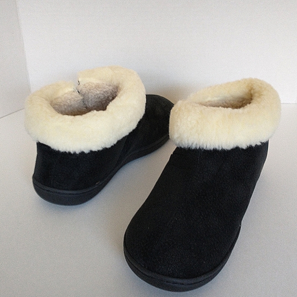 New w/o Tags Rockdove Women's Faux Suede Fuzzy Slippers Size 7